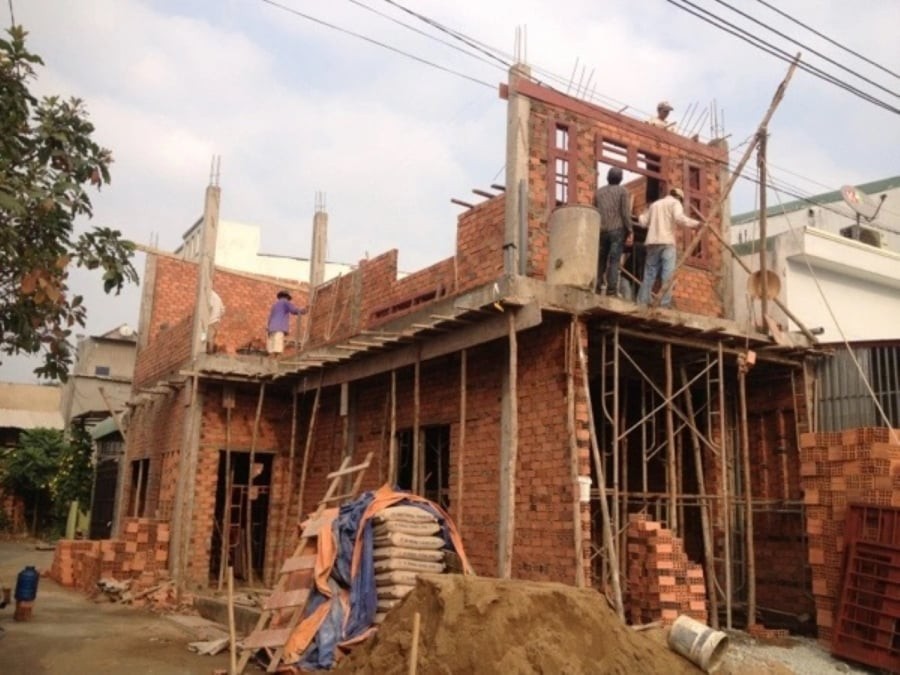 Nhà đang có tang có nên xây nhà không? (Ảnh minh họa)