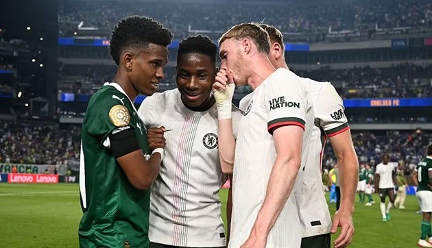 Các cầu thủ Chelsea khen ngợi Estevao sau trận đấu