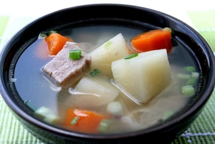 Canh củ cải đường, cà rốt hầm xương