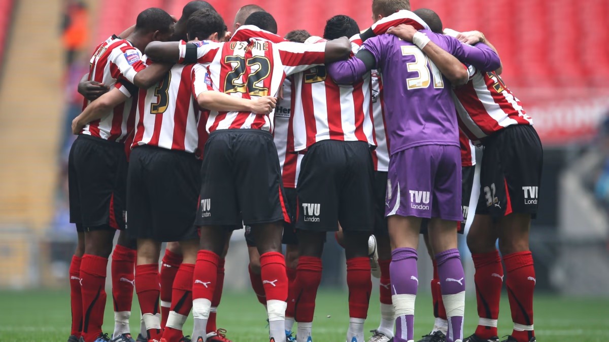 Brentford dần ổn định và bắt đầu vươn lên trong những năm 2000.