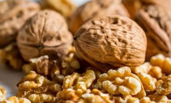 Không chỉ là nguồn cung cấp axit béo omega-3 dồi dào, quả óc chó còn chứa nhiều chất chống oxy hóa giúp giảm viêm, cải thiện chức năng gan và làm giảm tích tụ mỡ trong gan.