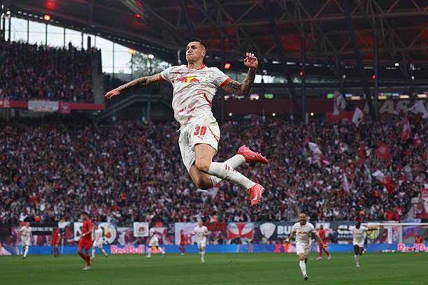 Sesko đáng để Man Utd dốc sức chiêu mộ thay vì Jackson.