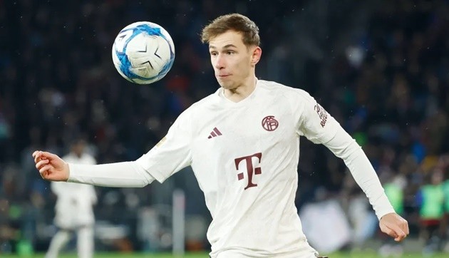 Bayern tiếp tục cho mượn Zvonarek. 