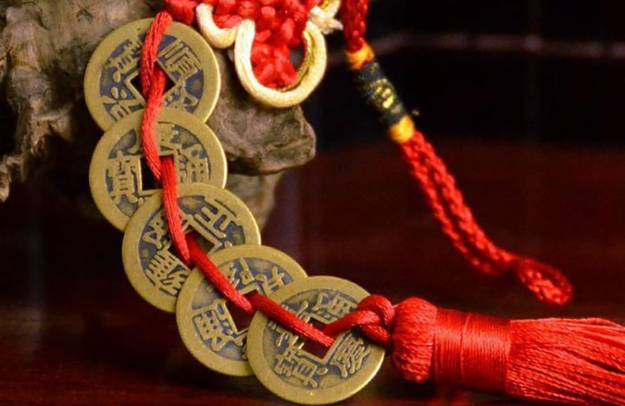 Đừng trưng này tiền xu, tiền đồng cổ cũ trong cửa hàng kẻo mang âm khí xui xẻo cho chuyện buôn bán. (Ảnh minh họa)