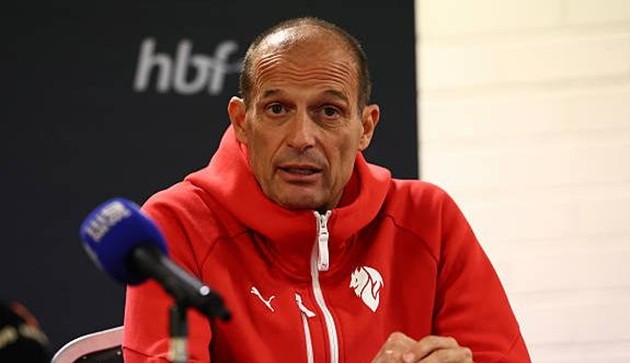 Max Allegri muốn thay đổi sơ đồ chiến thuật của AC Milan.