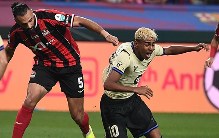 Lamine Yamal lập cú đúp cho Barcelona.