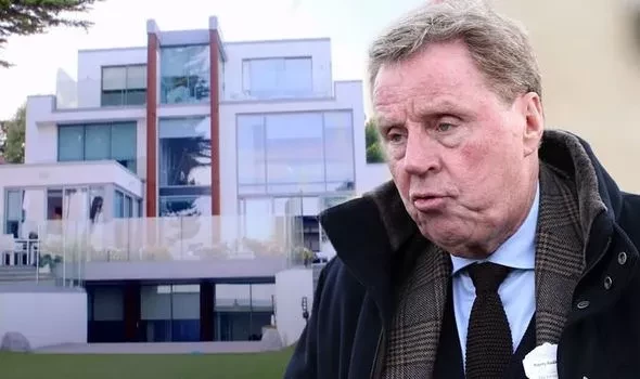 Ngôi biệt thự của HLV Harry Redknapp vừa bị kẻ gian trộm tài sản.