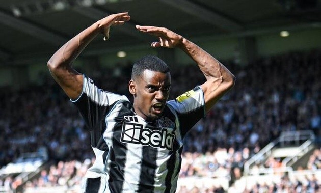 Newcastle từ chối đề nghị khủng dành cho Isak