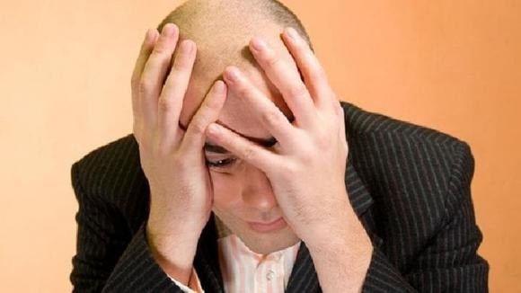 “Tiệc với khách”, “Gặp gỡ bạn bè lâu ngày” – những lý do tưởng chừng vô hại nhưng lại là cái cớ quen thuộc để đàn ông trung niên ngập sâu trong bàn nhậu.