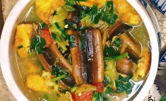 Theo chuyên trang sức khỏe Healthline, thịt lươn được ví như một “kho báu dinh dưỡng” nhờ hàm lượng protein cao và chất béo thấp.
