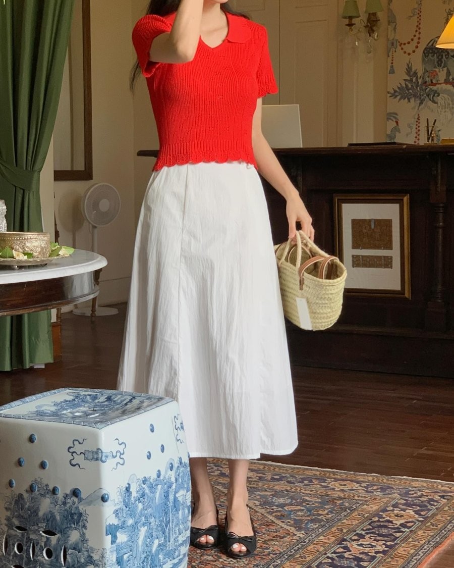  Giày búp bê đính nơ sẽ bổ sung nét nữ tính và tinh tế cho tổng thể outfit.