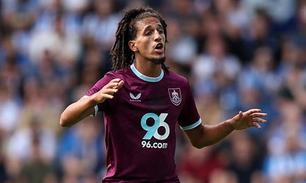 Tiền vệ Hannibal Mejibri sẽ là niềm hy vọng của Burnley ở tuyến giữa.