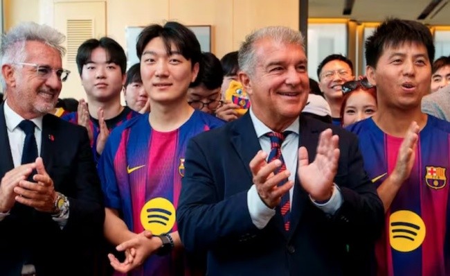 Barcelona nỗ lực tìm giải pháp trong việc đăng ký cầu thủ mới.