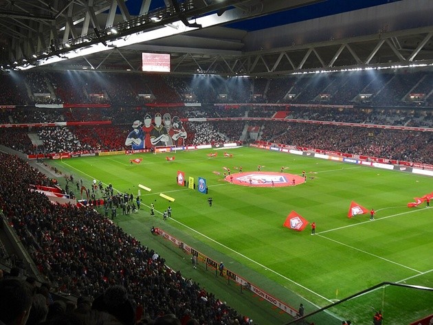 Sân vận động Pierre-Mauroy chật kín khán giả trước chiến thắng 5–1 của Lille trước Paris Saint-Germain vào ngày 14 tháng 4 năm 2019.