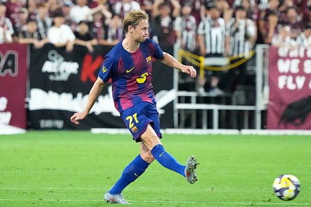 De Jong sẽ tiếp tục gắn bó với Barca.