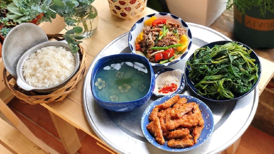 Về cơ bản, thứ tự ăn các món không ảnh hưởng gì đến khả năng hấp thụ dinh dưỡng của cơ thể.