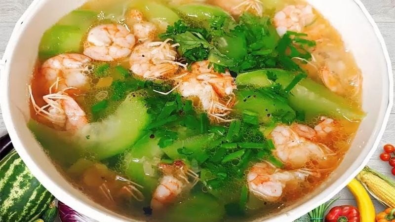 Bát canh mướp hương nấu tôm thanh mát, ngọt dịu – món ngon gợi nhớ bữa cơm quê nhà.