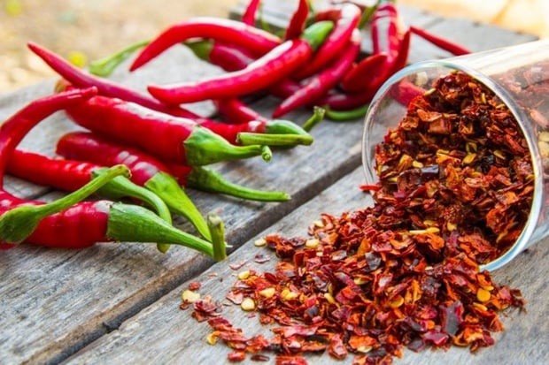 Ớt, tương ớt, ớt bột hay sa tế… tuy làm món ăn thêm hấp dẫn nhưng lại tiềm ẩn nhiều nguy cơ cho sức khỏe nếu dùng quá thường xuyên.