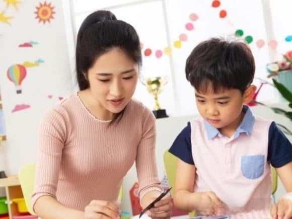 Hiểu đơn giản thì giai đoạn đầu cha mẹ đồng hành là để sau này không phải đồng hành nữa.