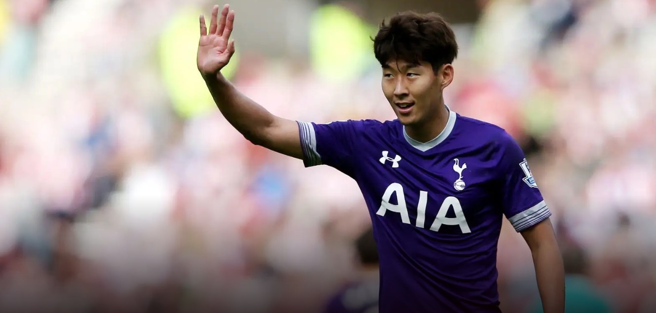 Son Heung-min ra mắt Tottenham Hotspur vào tháng 9/2015 ở trận đấu gặp Sunderland tại sân Ánh Sáng.