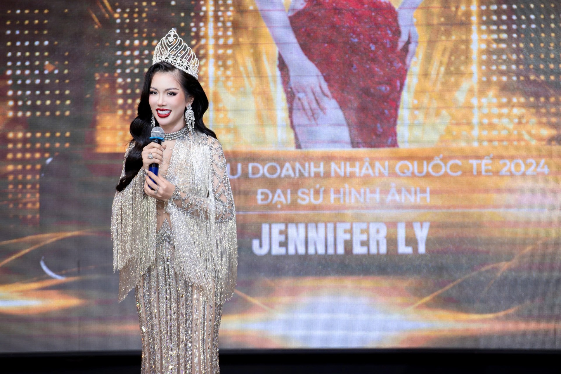 3 - Hoa hậu Jennifer Ly