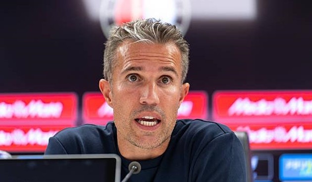 Van Persie không ngại lời dọa nạt của Jose Mourinho.