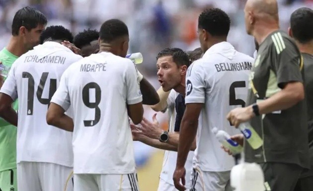 Xabi Alonso đối mặt nhiều vấn đề tại Real