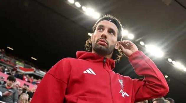 Dominik Szoboszlai sẽ phải nỗ lực để giành suất chính thức ở Liverpool.