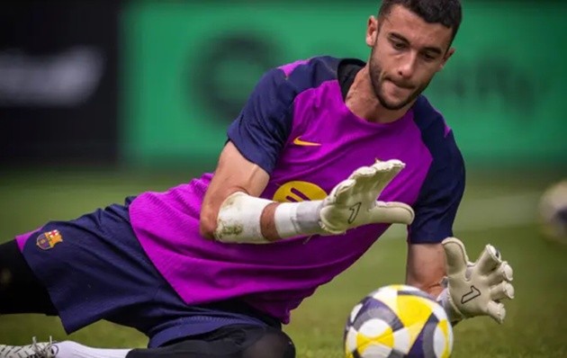 Barca chưa thể đăng ký 7 cầu thủ, bao gồm thủ thành Garcia