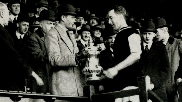 Villa giành FA Cup vào tháng Tư năm 1920.