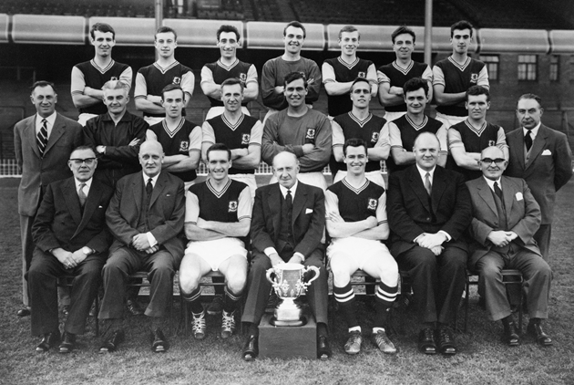 Villa giành chức vô địch League Cup năm 1961, trước khi trải qua một thời kỳ bất ổn.