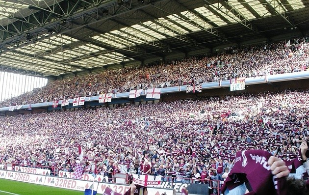 Khán đài Holte End được chuyển đổi thành khán đài toàn ghế ngồi vào năm 1994.