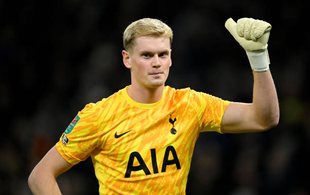 Antonin Kinsky trong màu áo Tottenham.
