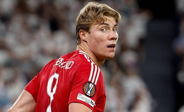 Hojlund chưa muốn rời Man Utd.