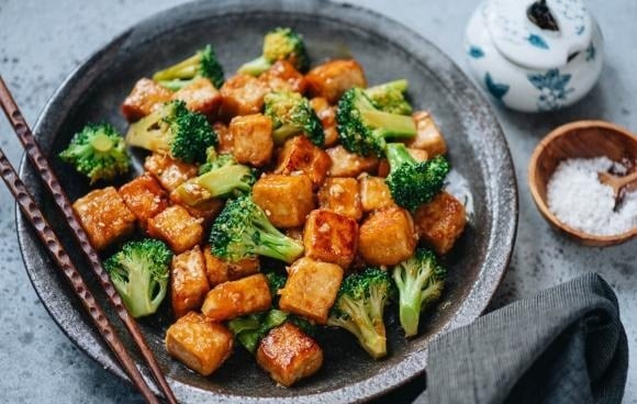 Súp lơ xanh không chỉ lọt vào danh sách những loại rau ít tồn dư thuốc trừ sâu, mà còn được giới chuyên gia đánh giá là một trong những thực phẩm tốt nhất nên có trong chế độ ăn hàng ngày.

