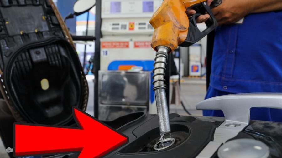 Đổ xăng cứ làm theo cách này: Biết ngay xăng có bị pha tạp không, người bán không thể giấu