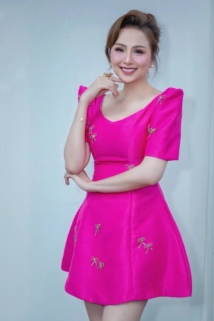 Hoa hậu Thế giới Người Việt 2010 Diễm Hương hiện đang tận hưởng cuộc sống mới tại Canada bên chồng – doanh nhân David Lieu.