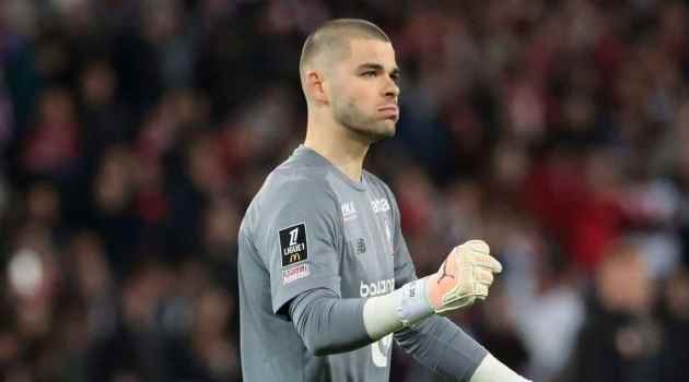 Lucas Chevalier hoàn tất các thủ tục để đến Paris Saint-Germain.
