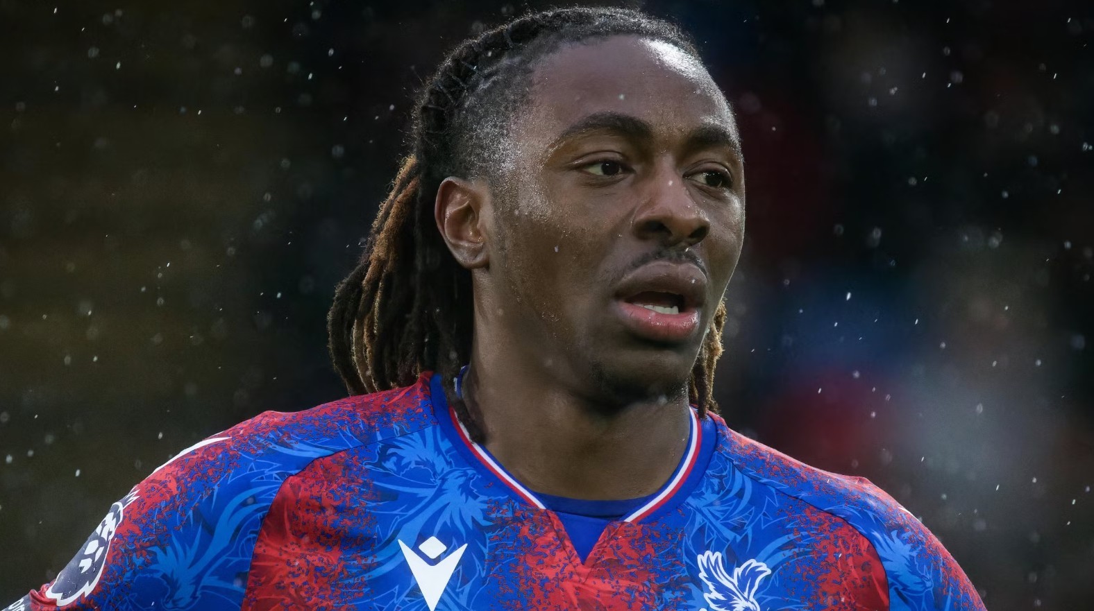 Thương vụ chiêu mộ Eberechi Eze của Arsenal gặp nhiều khó khăn.