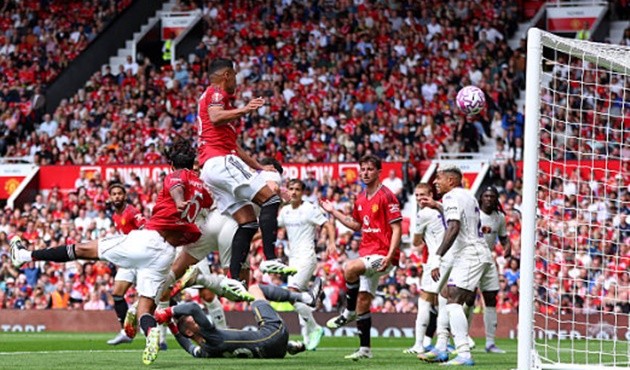 Man Utd hòa với Fiorentina trên sân nhà.