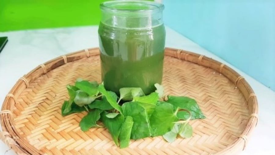 Thành phần trong rau diếp cá như Quercetin và Isoquercitrin giúp loại bỏ độc tố trong cơ thể,
