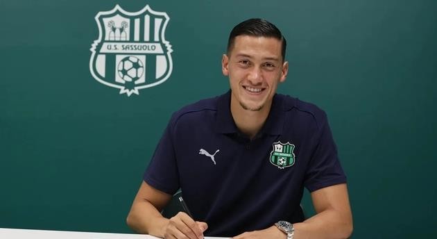Jay Idzes, trung vệ trụ cột của tuyển Indonesia, gia nhập Sassuolo.