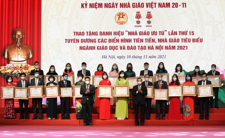33-thay-co-ha-noi-duoc-phong-tang-danh-hieu-nha-giao-uu-tu-3-16878499137161761280845