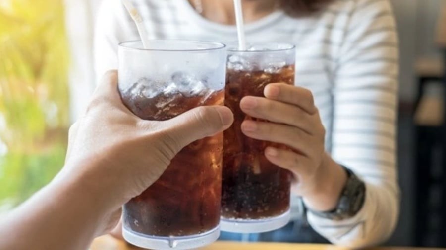 Đồ uống ăn kiêng tưởng lành mạnh nhưng lại có liên quan tới nguy cơ đột quỵ và Alzheimer