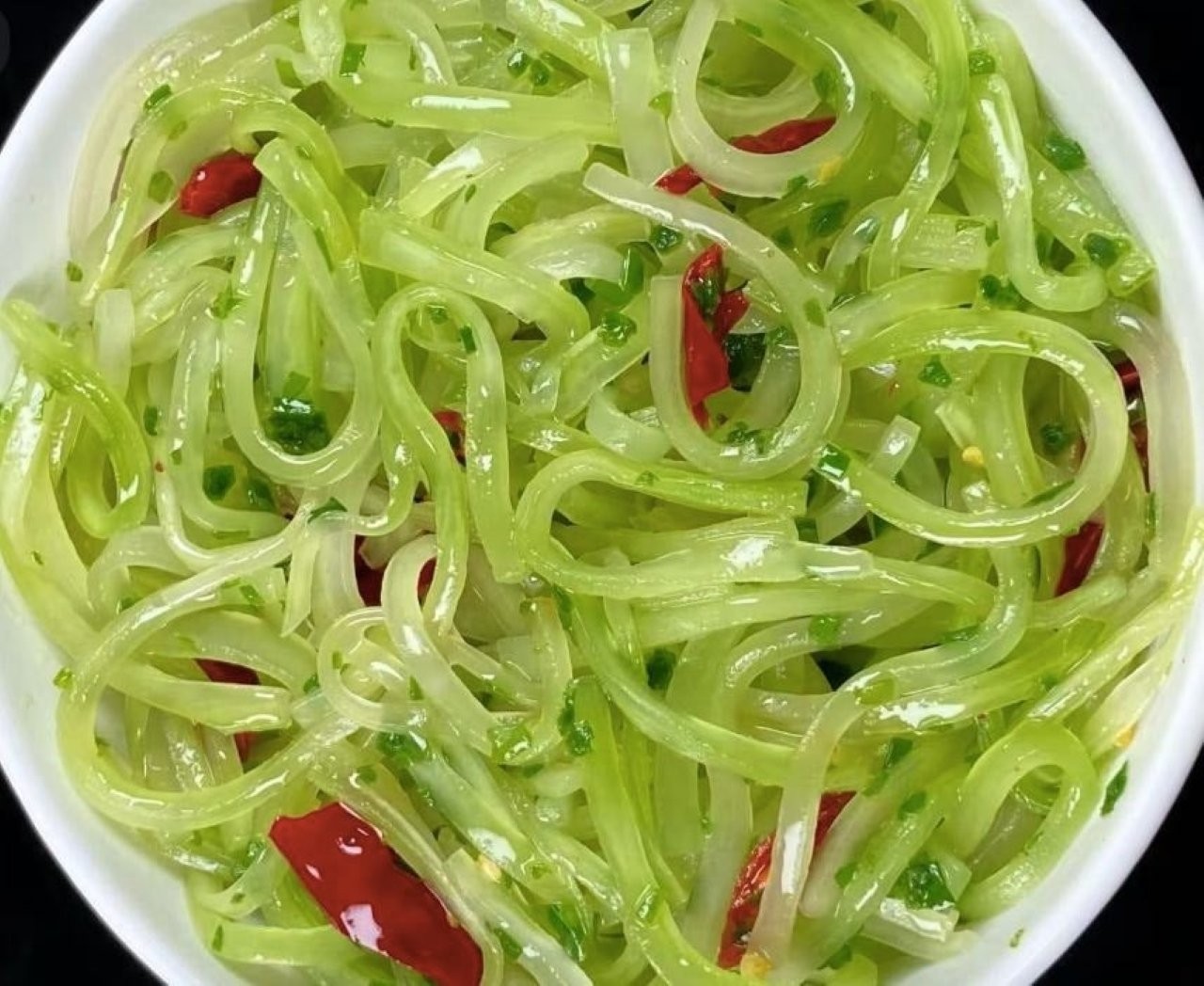 Món Salad ngó xuân tươi mát, giòn, mềm, bổ dưỡng và ngon miệng