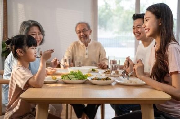 Trong ngày cưới, nhiều mẹ chồng thường nói: “Từ nay mẹ coi con như con gái ruột”.