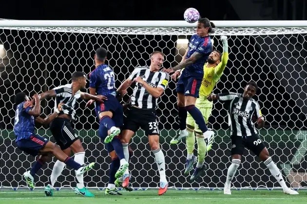 Arteta có dám tin dùng Calafiori trận gặp MU?