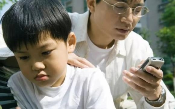 Các chuyên gia nhận định, ngay cả những đứa trẻ có khả năng bẩm sinh tốt cũng khó phát triển tối đa tư duy nếu thiếu sự rèn luyện thông qua việc đọc và học thường xuyên.