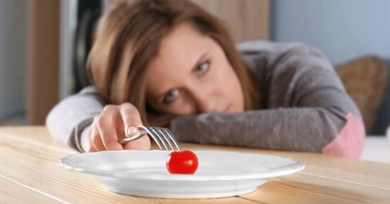 Nếu bỏ ăn sáng thời gian dài, dịch mật không được đào thải sẽ kết tủa, tạo thành sỏi. (Ảnh minh họa)