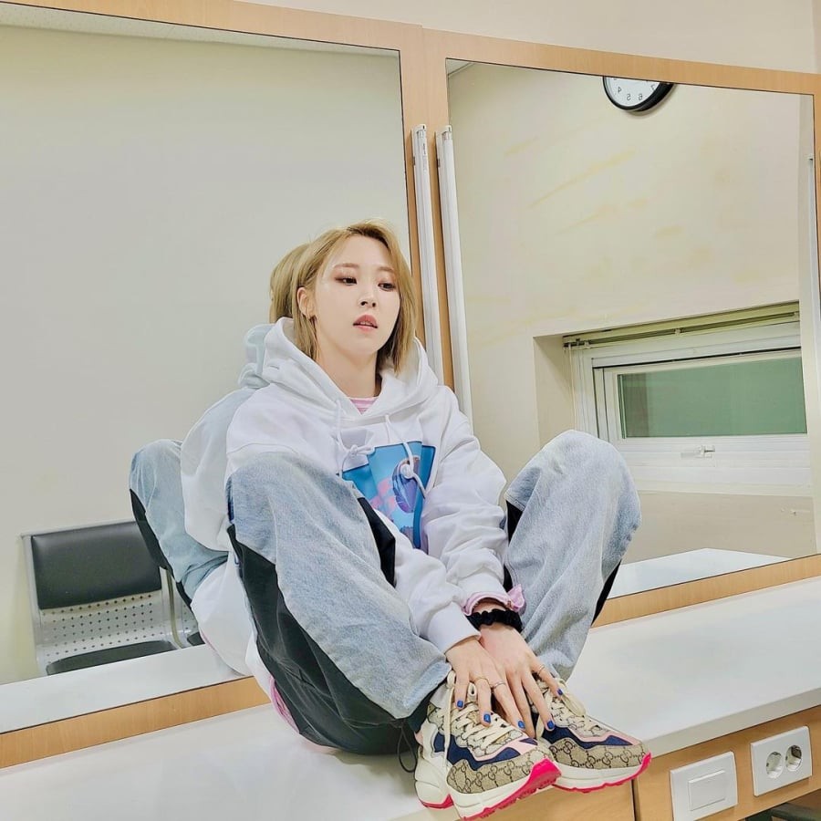 (Ảnh: @mo_onbyul)